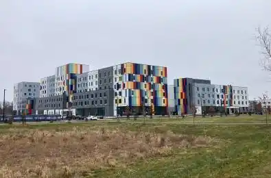 1370B Hemlock Road Manor Park - Cardinal Glen and Area Ontario K1K 5B9