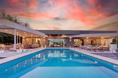 23 Hunters Glen Road Aurora Ontario L4G 6W4