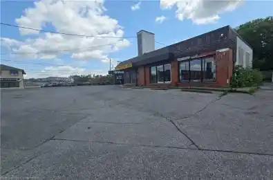 693 Hamilton Road London East Ontario N5Z 1T5