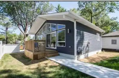 11 13th St S Street Wasaga Beach Ontario L9Z 2J8