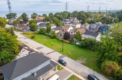 10 KNAPMANS Drive Hamilton Ontario L8H 7E8