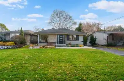 11 MCMASTER Avenue Hamilton Ontario L9H 4M6