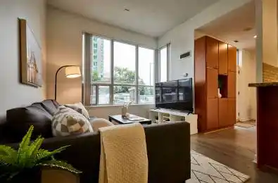 38 Lee Centre Drive Unit# TH128 Toronto E09 Ontario M1H 3J7