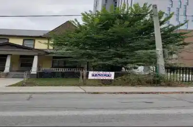 172 Huron Street Toronto C01 Ontario M5T 2B4