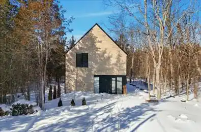 372 Prinyers Cove Crescent Prince Edward County Ontario K0K 2T0
