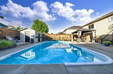 6 Goodwin Avenue Clarington Ontario L1C 4Z4