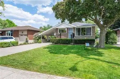 118 Briarwood Crescent Hamilton Ontario L9C 4C4