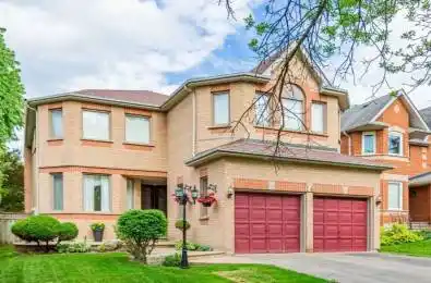 10 Chiswick Crescent Aurora Ontario L4G 6N9