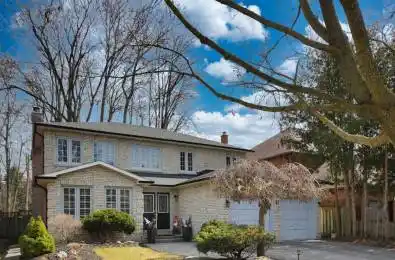 61 Somerset Crescent Richmond Hill Ontario L4C 8N8