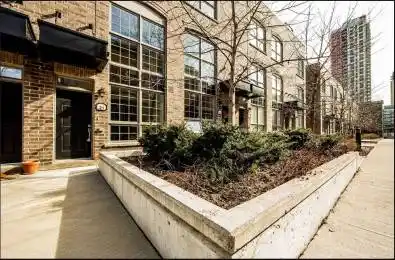 17 Powerhouse Street Unit# 21 Toronto W02 Ontario M6H 4K4